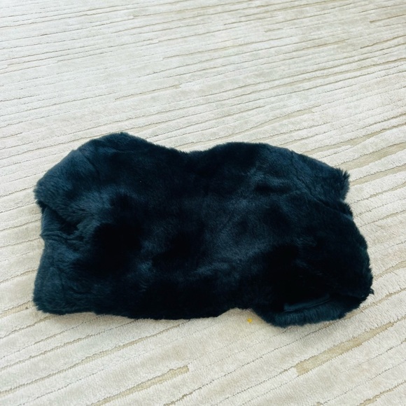 Cute like new black faux fur shrug size 4t girls from Carter's - Picture 2 of 3